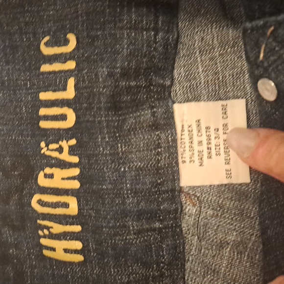 OMG/CUTE REAR JEANS! - Picture 3 of 4